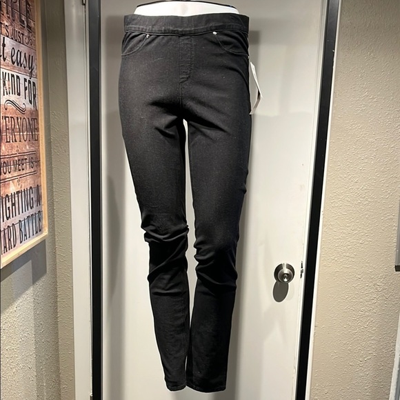Sleek Black Jeggings with Stretchy Comfort - Picture 1 of 12